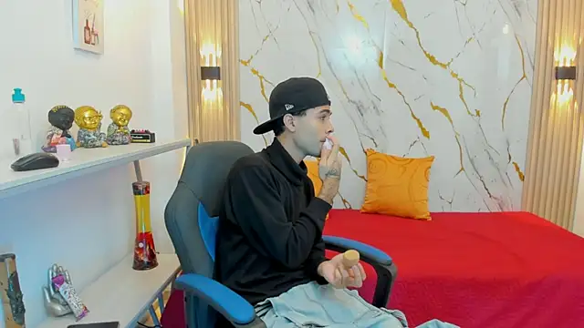 JacobBlackwell  online show from January 13, 8:25 pm