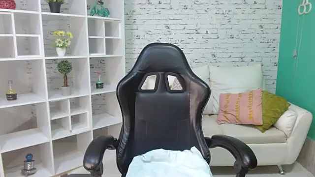 hannahjackson  online show from October 13, 11:21 am