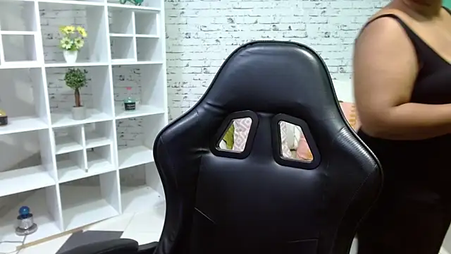 hannahjackson  online show from October 14, 11:22 am