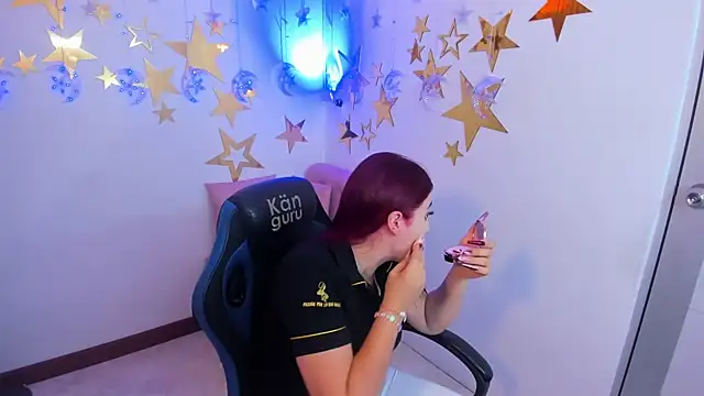 Snapshot of allison_mc chatting on December 5, 3:26 am allison mc online show from December 5, 3:26 am