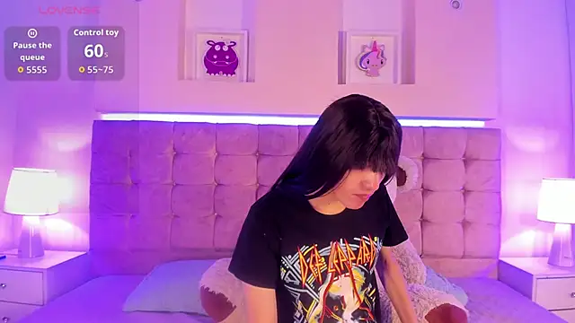 Naya Velvet online show from November 6, 3:57 pm