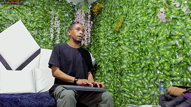 REDBRYAN EBANO online show from October 24, 7:54 pm