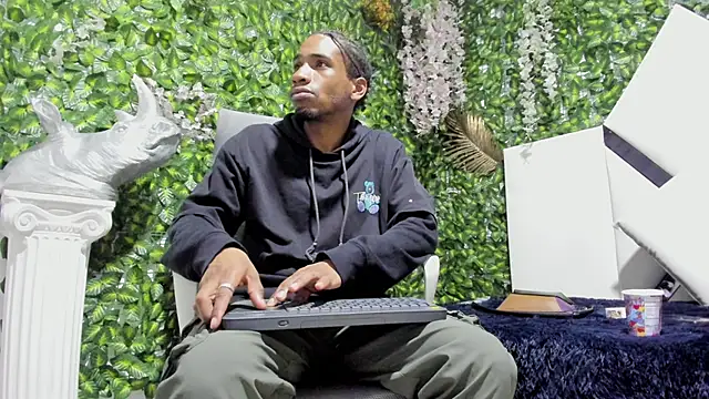 REDBRYAN EBANO online show from November 5, 8:31 pm