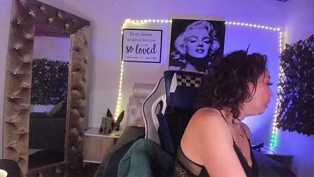 Snapshot of Beatricez chatting on October 31, 6:42 pm Beatricez online show from October 31, 6:42 pm