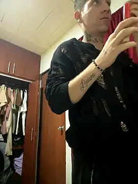 Snapshot of davidxxx_2012 chatting on October 10, 2:10 am davidxxx 2012 online show from October 10, 2:10 am