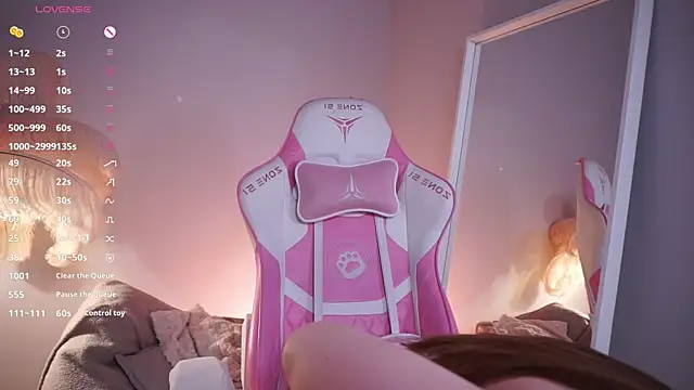 LureOfEva online show from April 14, 8:48 pm