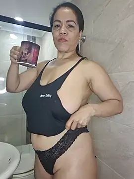 karla-bruni online show from October 31, 10:05 am