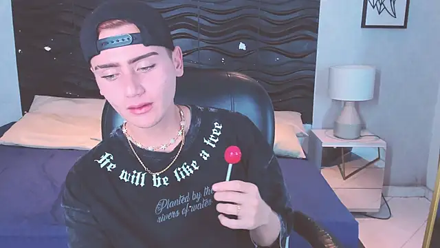 Snapshot of Alex_Millerss chatting on December 18, 12:38 am Alex Millerss online show from December 18, 12:38 am