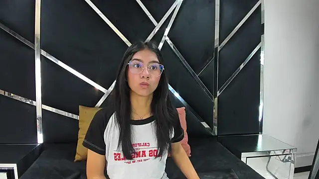 Snapshot of Mia_clark18 chatting on October 29, 2:52 pm Mia clark18 online show from October 29, 2:52 pm