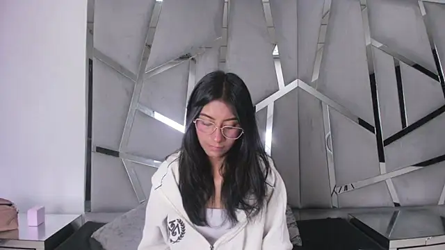 Snapshot of Mia_clark18 chatting on November 11, 8:42 pm Mia clark18 online show from November 11, 8:42 pm