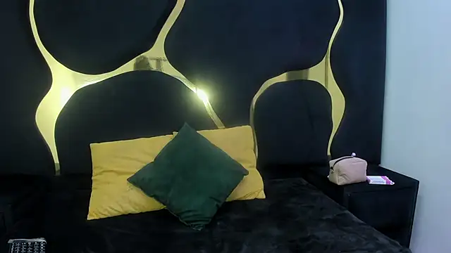 Snapshot of Mia_clark18 chatting on November 27, 5:48 pm Mia clark18 online show from November 27, 5:48 pm