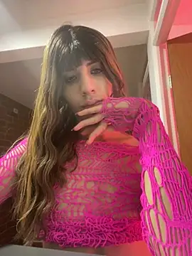 Snapshot of SiaraRealist chatting on November 7, 6:30 pm SiaraRealist online show from November 7, 6:30 pm