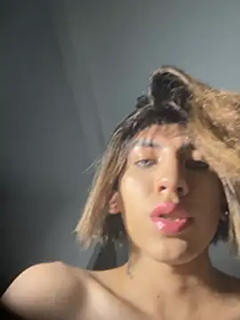 SiaraRealist online show from March 15, 12:16 am