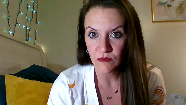 Snapshot of easy_briezy chatting on November 5, 2:11 am easy briezy online show from November 5, 2:11 am