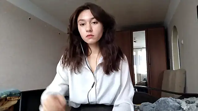 Snapshot of MiaLovelyOne chatting on October 17, 9:12 am MiaLovelyOne online show from October 17, 9:12 am