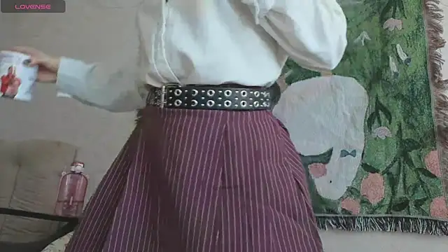 MiaLovelyOne online show from June 2, 5:31 am