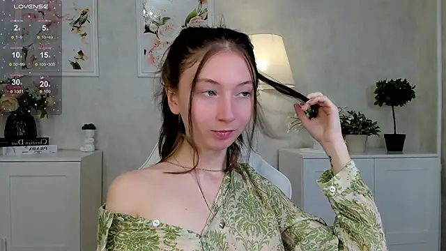 Snapshot of try_love_ chatting on October 13, 9:20 am try love online show from October 13, 9:20 am