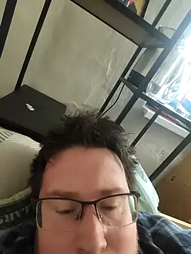 Snapshot of czechguy chatting on December 21, 9:38 am czechguy online show from December 21, 9:38 am