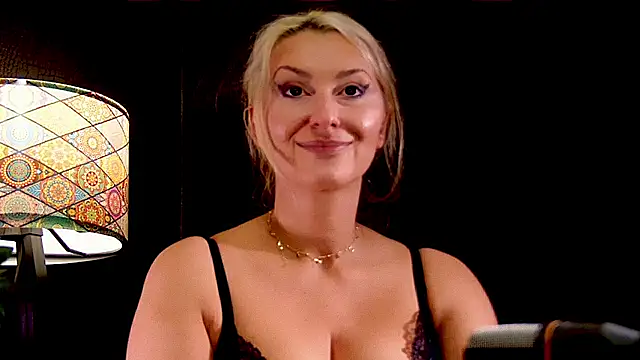 Snapshot of LeticiaReys chatting on November 6, 5:47 pm LeticiaReys online show from November 6, 5:47 pm