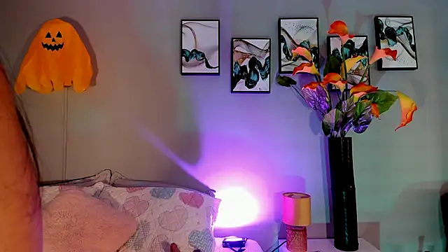 Snapshot of Jenn_W chatting on October 24, 12:12 pm Jenn W online show from October 24, 12:12 pm