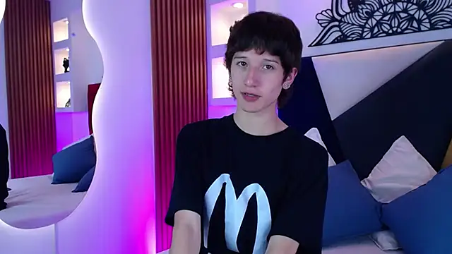 Emo Boy  online show from February 18, 8:38 pm