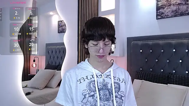 Emo Boy  online show from March 28, 8:41 pm