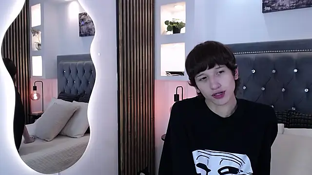 Emo Boy  online show from April 14, 8:15 pm