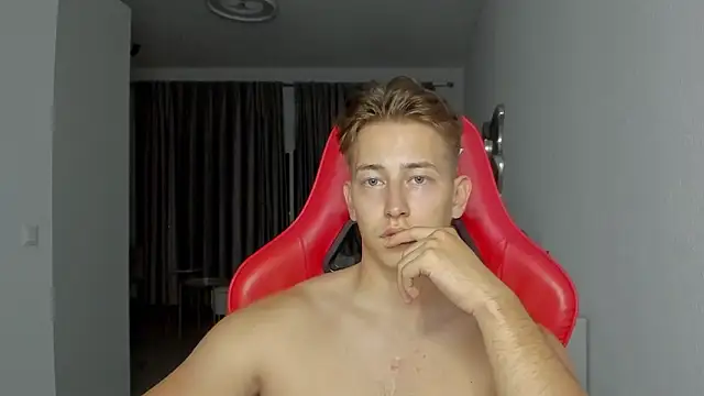 Snapshot of find0m_master chatting on October 20, 11:38 pm find0m master online show from October 20, 11:38 pm