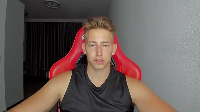 Snapshot of find0m_master chatting on November 2, 6:43 pm find0m master online show from November 2, 6:43 pm