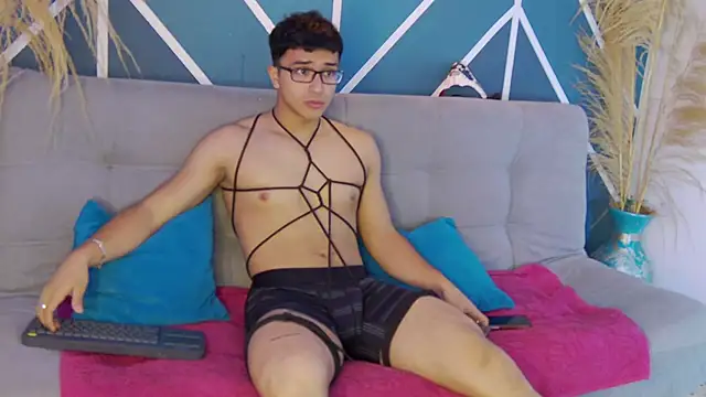 Snapshot of Stefano_Calle chatting on October 31, 12:06 pm Stefano Calle online show from October 31, 12:06 pm