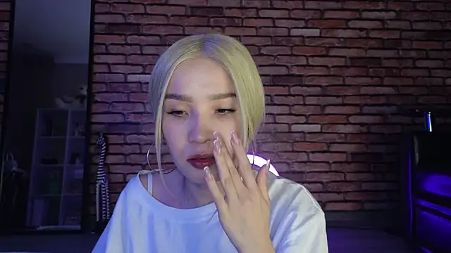 Snapshot of saya_li1 chatting on November 20, 10:31 pm saya li1 online show from November 20, 10:31 pm