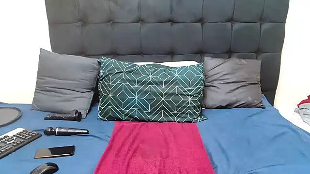 CaramelBootty online show from February 18, 4:19 am