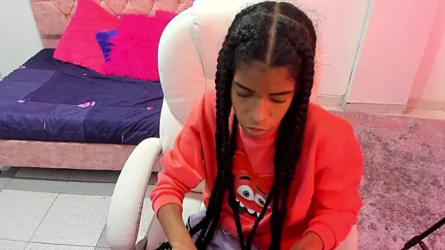 Snapshot of thianahorny chatting on November 25, 12:27 pm thianahorny online show from November 25, 12:27 pm