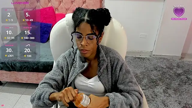 Snapshot of thianahorny chatting on December 2, 12:43 pm thianahorny online show from December 2, 12:43 pm