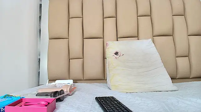 Snapshot of hannah_teehn chatting on November 27, 7:16 pm hannah teehn online show from November 27, 7:16 pm