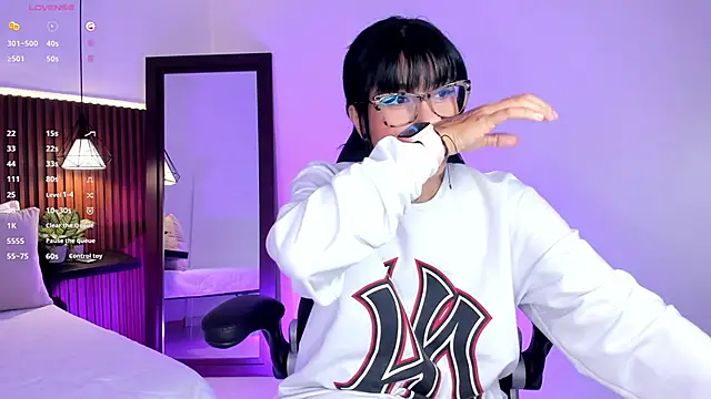 Snapshot of evelyn_samantha chatting on November 12, 2:12 am evelyn samantha online show from November 12, 2:12 am