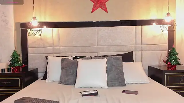 Snapshot of RousseWalker chatting on December 4, 12:14 pm RousseWalker online show from December 4, 12:14 pm