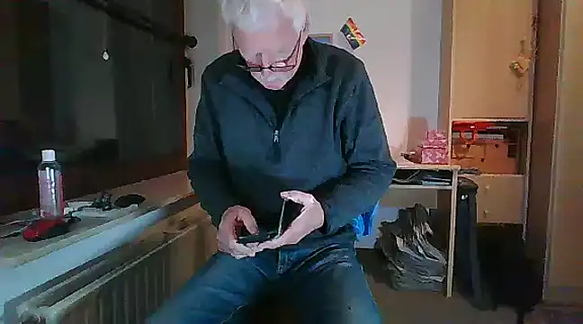 Snapshot of super-snoopy chatting on December 7, 4:03 pm super-snoopy online show from December 7, 4:03 pm