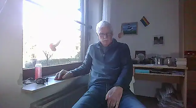 Snapshot of super-snoopy chatting on January 19, 9:22 am super-snoopy online show from January 19, 9:22 am