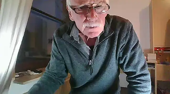 Snapshot of super-snoopy chatting on January 20, 4:01 pm super-snoopy online show from January 20, 4:01 pm