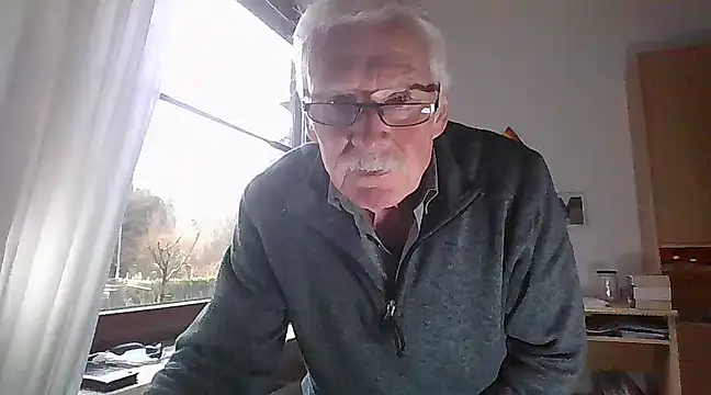 Snapshot of super-snoopy chatting on January 21, 10:19 am super-snoopy online show from January 21, 10:19 am