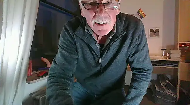 Snapshot of super-snoopy chatting on January 21, 4:05 pm super-snoopy online show from January 21, 4:05 pm