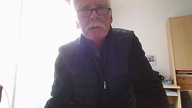 super-snoopy online show from April 19, 9:52 am