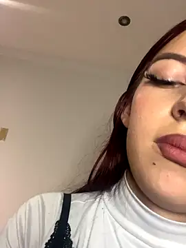 Snapshot of moon_slave chatting on December 19, 5:36 am moon slave online show from December 19, 5:36 am