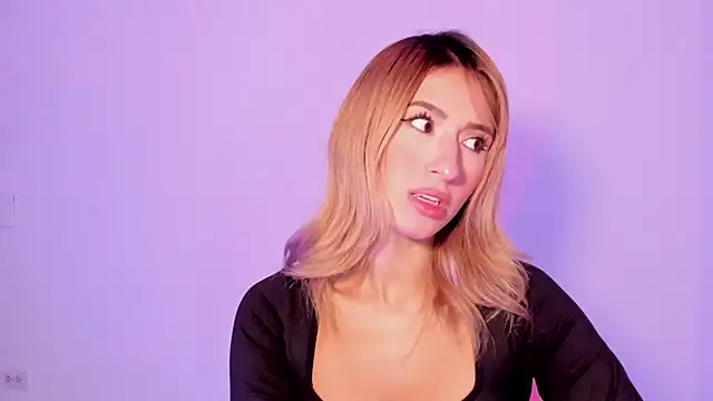 Snapshot of Ashleyroys_111 chatting on October 13, 2:28 pm Ashleyroys 111 online show from October 13, 2:28 pm