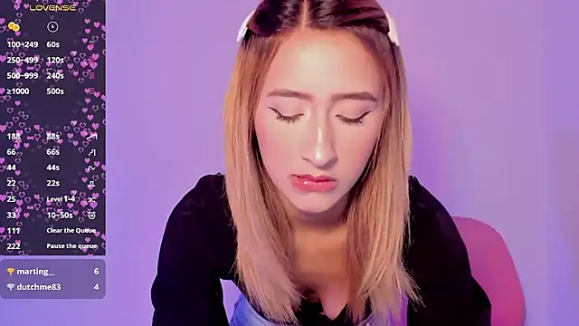 Snapshot of Ashleyroys_111 chatting on October 19, 3:12 pm Ashleyroys 111 online show from October 19, 3:12 pm