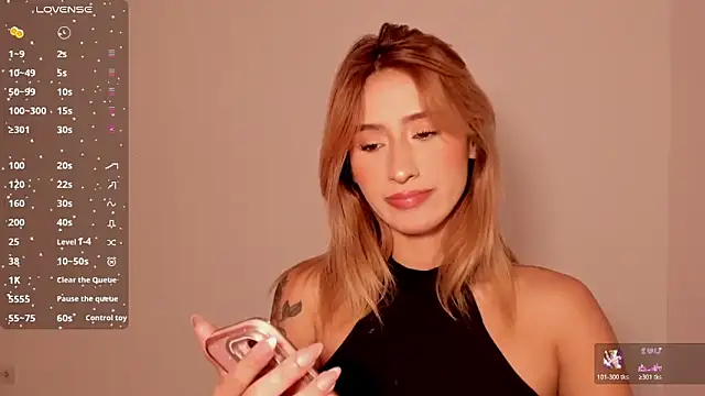 Snapshot of Ashleyroys_111 chatting on December 13, 8:47 pm Ashleyroys 111 online show from December 13, 8:47 pm