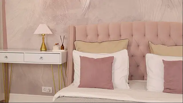 ClaireMathis online show from April 28, 3:06 pm