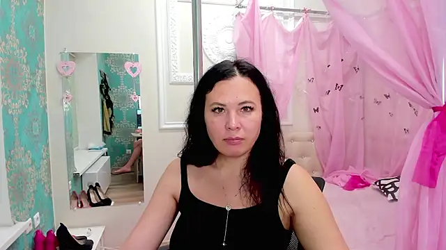 Snapshot of Victoria_Panther chatting on November 9, 5:06 am Victoria Panther online show from November 9, 5:06 am