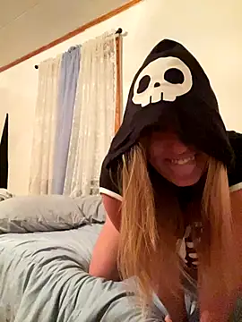 Snapshot of SugarMilkandHoney chatting on October 24, 1:24 am SugarMilkandHoney online show from October 24, 1:24 am